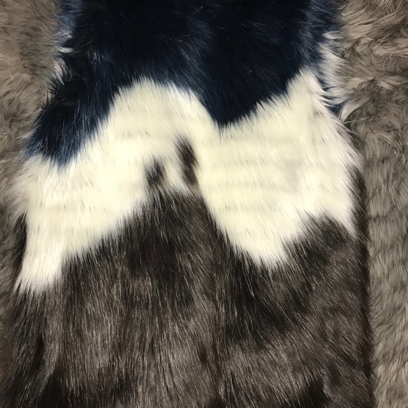 Guess faux fur vest - Picture 2 of 10
